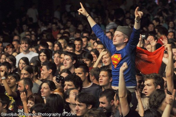 http://domomladine.com/images/Kako-je-nastao-prvi-Arsenal-Fest-koncert_reference.jpg